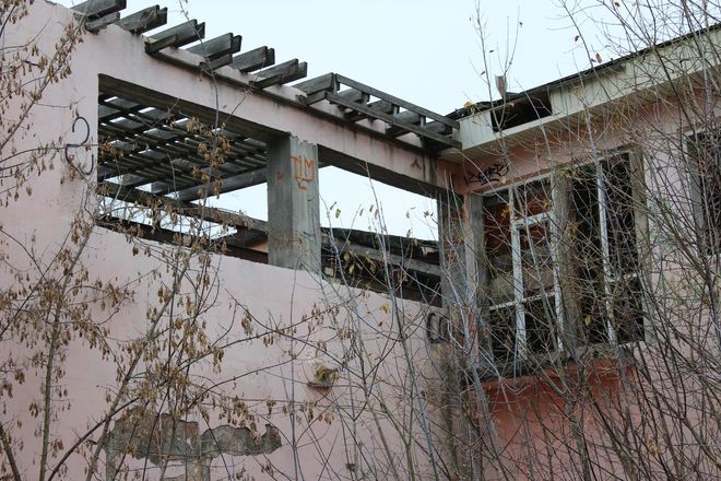 Снести или восстановить: что ждет заброшенные здания Ленинского района - фото 15