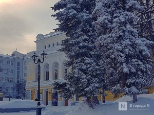 Спектакль «Косметика врага» и лекцию о каминных часах покажут нижегородцам