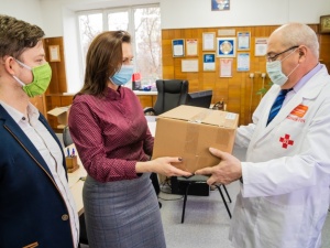 Полтысячи защитных костюмов получила нижегородская больница № 40 от благотворительного фонда