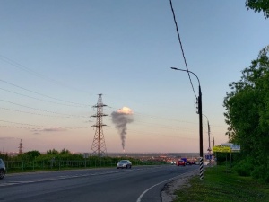 Гигантский столб дыма взмыл в небо над Кстовом