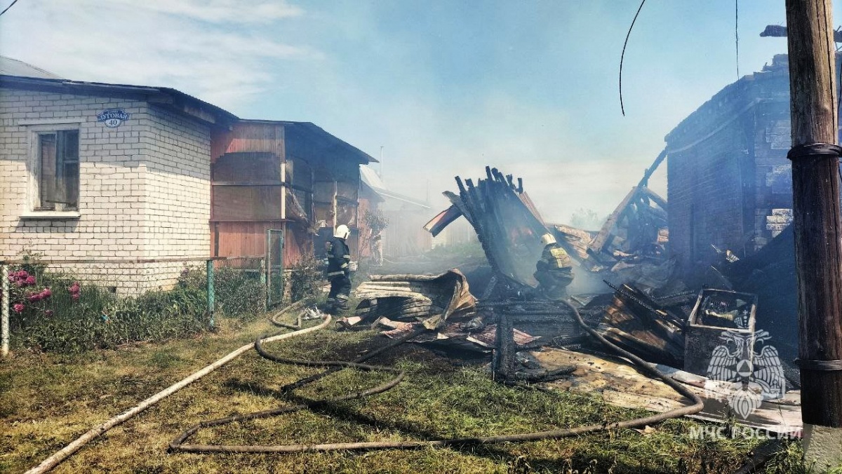Два дома сгорели в Дальнеконстантиновском округе - фото 1