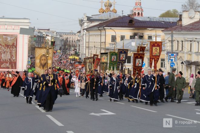Фоторепортаж: как прошел пасхальный крестный ход в Нижнем Новгороде - фото 69