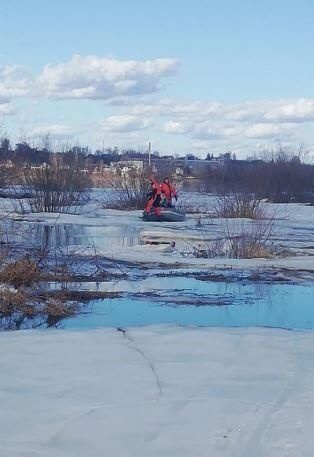 Двух человек унесло на льдине в Нижегородской области - фото 1