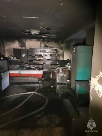 Имущество магазина пострадало из-за пожара в Советском районе - фото 3