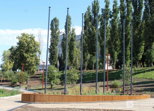 Клумбы-лодки отремонтировали на Аллее Дружбы в Нижнем Новгороде - фото 9