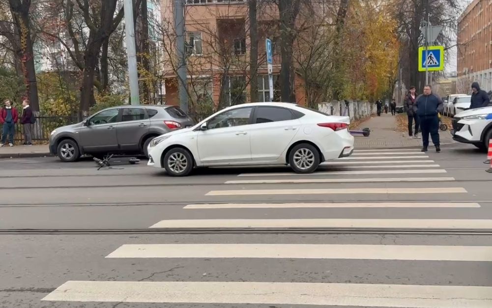 Автомобиль сбил подростка на самокате в центре Нижнего Новгорода - фото 1