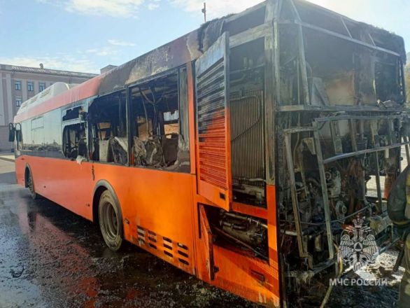 Опубликованы фото сгоревшего автобуса А-95 в Нижнем Новгороде - фото 2