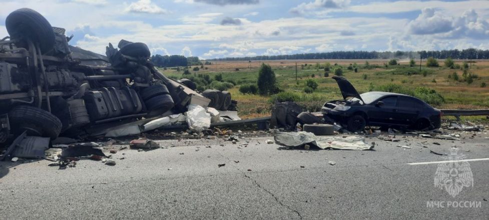 Опубликованы фото с места смертельного ДТП на М-7 в Нижегородской области - фото 3