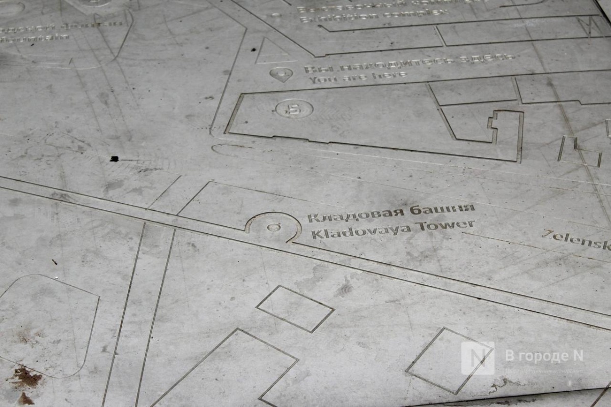 Опасную плиту-карту не уберут с Большой Покровской в Нижнем Новгороде