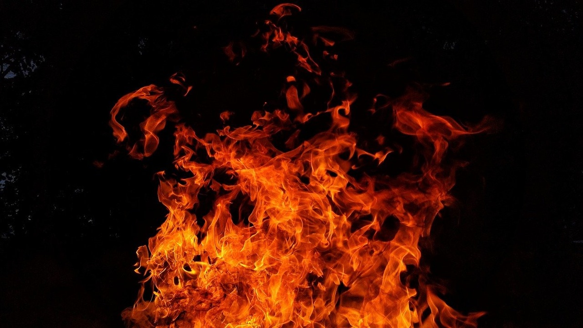 Жилой дом сгорел в поселке Бабушкино в Дзержинске