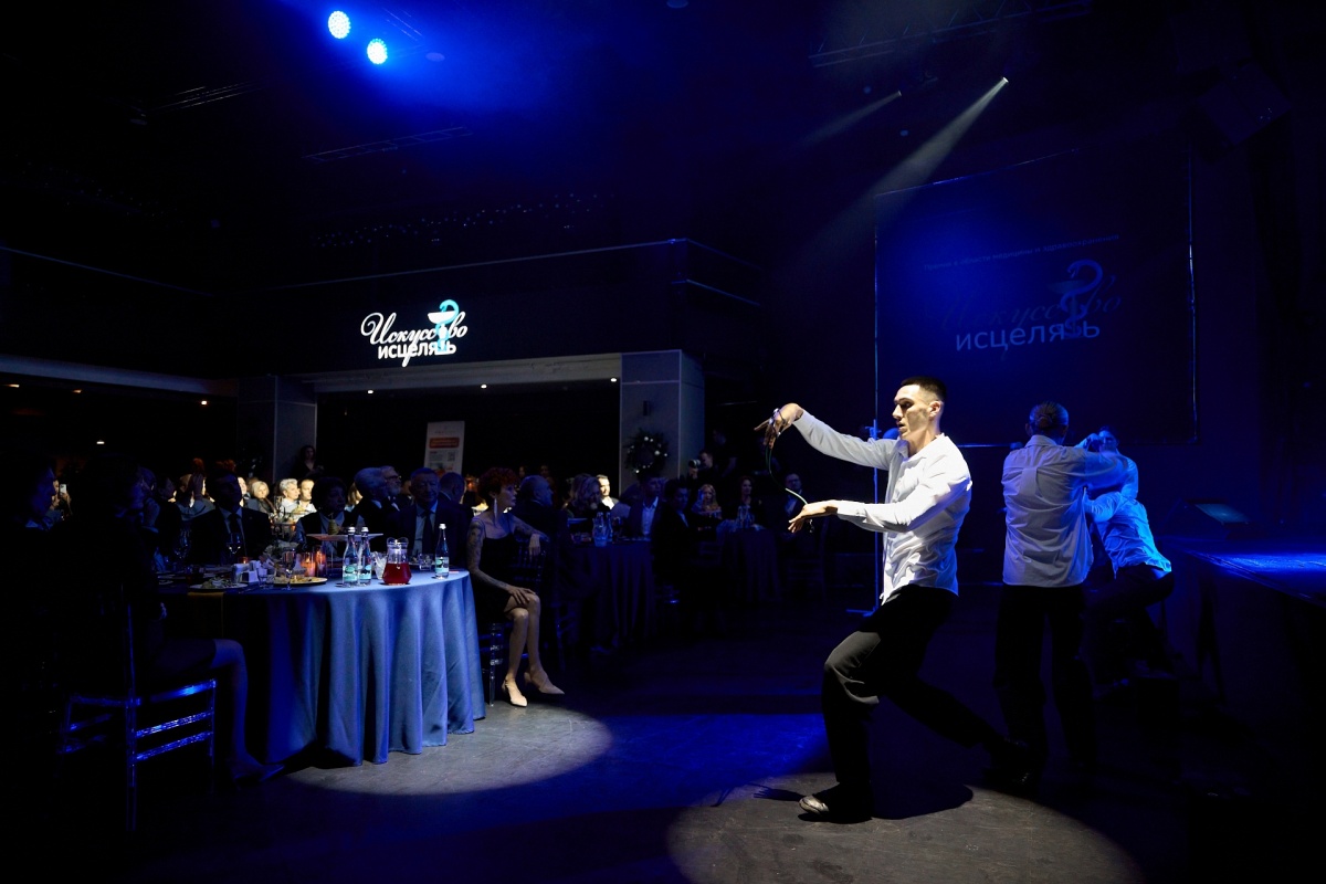 Премия &laquo;Искусство исцелять&raquo;: как награждали лучших врачей в Нижнем Новгороде &mdash; репортаж. Часть 1 - фото 4