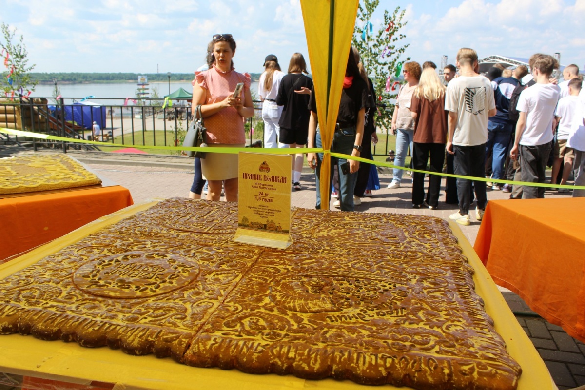 Пряники-«великаны» общей массой 65 кг изготовили для фестиваля в Городце