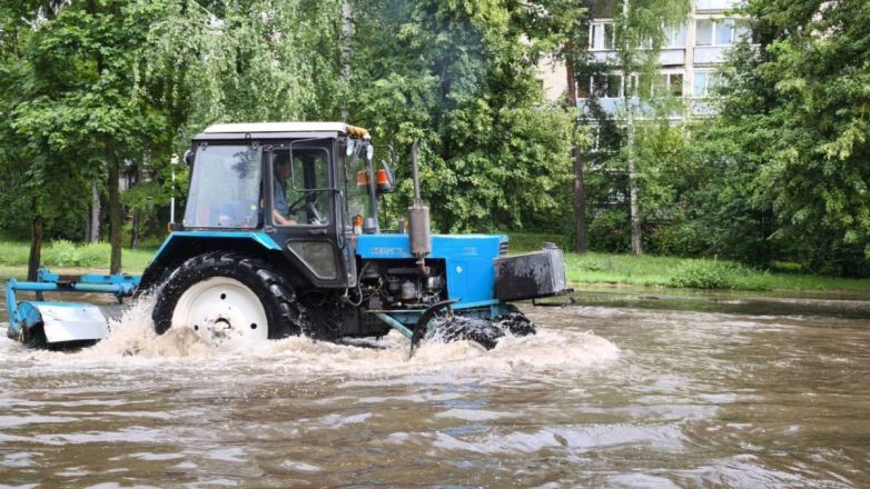 Улицы Сарова затопило после сильнейшего ливня 22 июня - фото 3