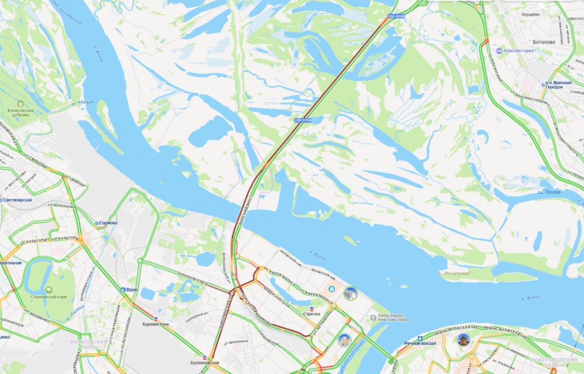 Огромные пробки сковали подъезд к Борскому мосту из-за проблем с реверсом - фото 1