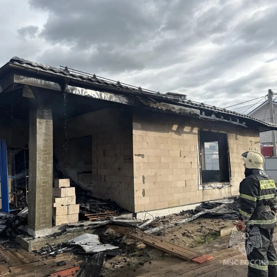 Строящийся дом загорелся в деревне под Нижним Новгородом 28 июня: фото - фото 3