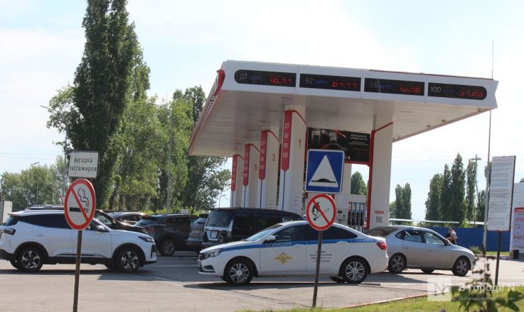 Плачь и смотри: что происходит сейчас на заправках в Нижнем Новгороде &mdash; репортаж &laquo;В городе N&raquo; - фото 24