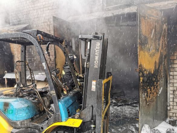 Один человек пострадал на пожаре в складском помещении в Нижнем Новгороде - фото 4