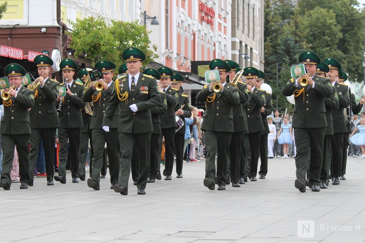 Духовые оркестры прошли парадом по главной улице Нижнего Новгорода - фото 1