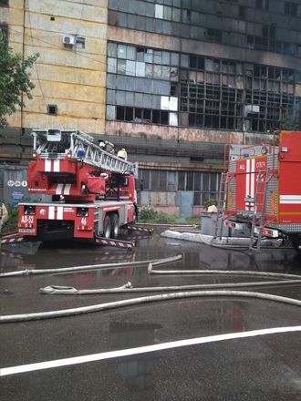 Цех завода ГАЗ горит в Нижнем Новгороде - фото 7