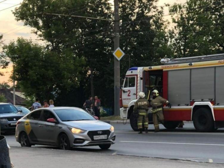 Три автомобиля столкнулись на улице Родионова - фото 1