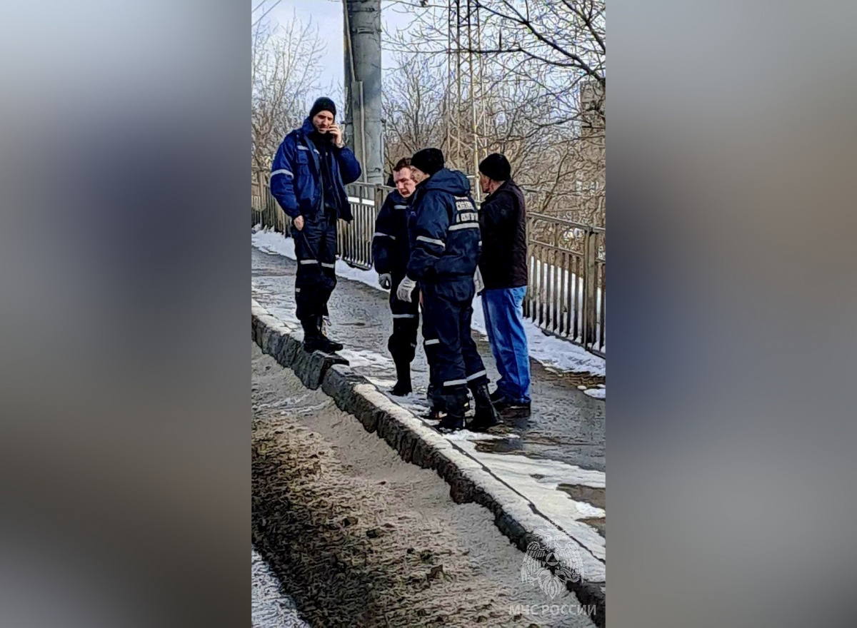 Спасатели отговорили нижегородца прыгать с моста - фото 1