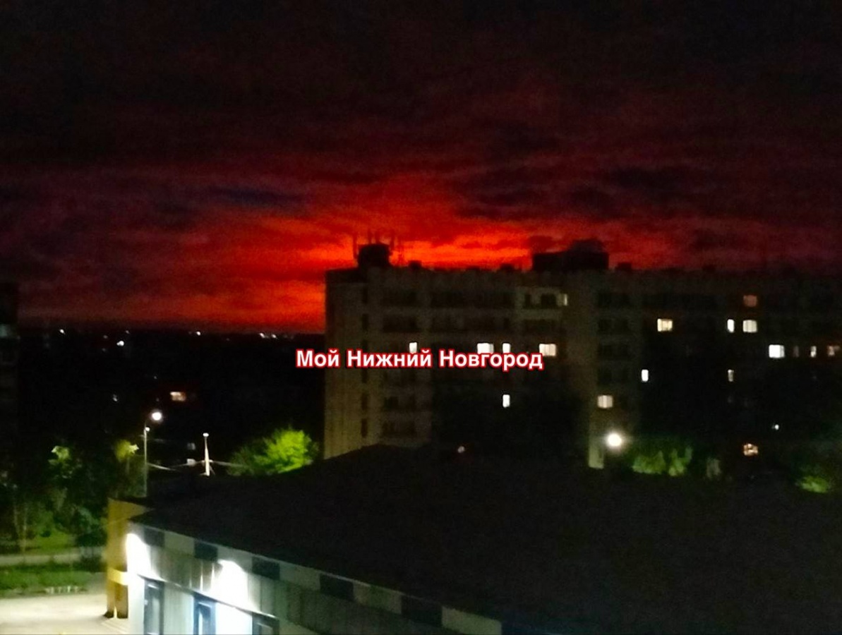 Яркое зарево над Кстовом напугало людей ночью 28 июня  - фото 1