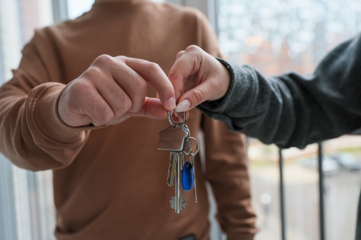 ВТБ: в первом квартале продажи ипотеки в России снизились на 42% - фото 1