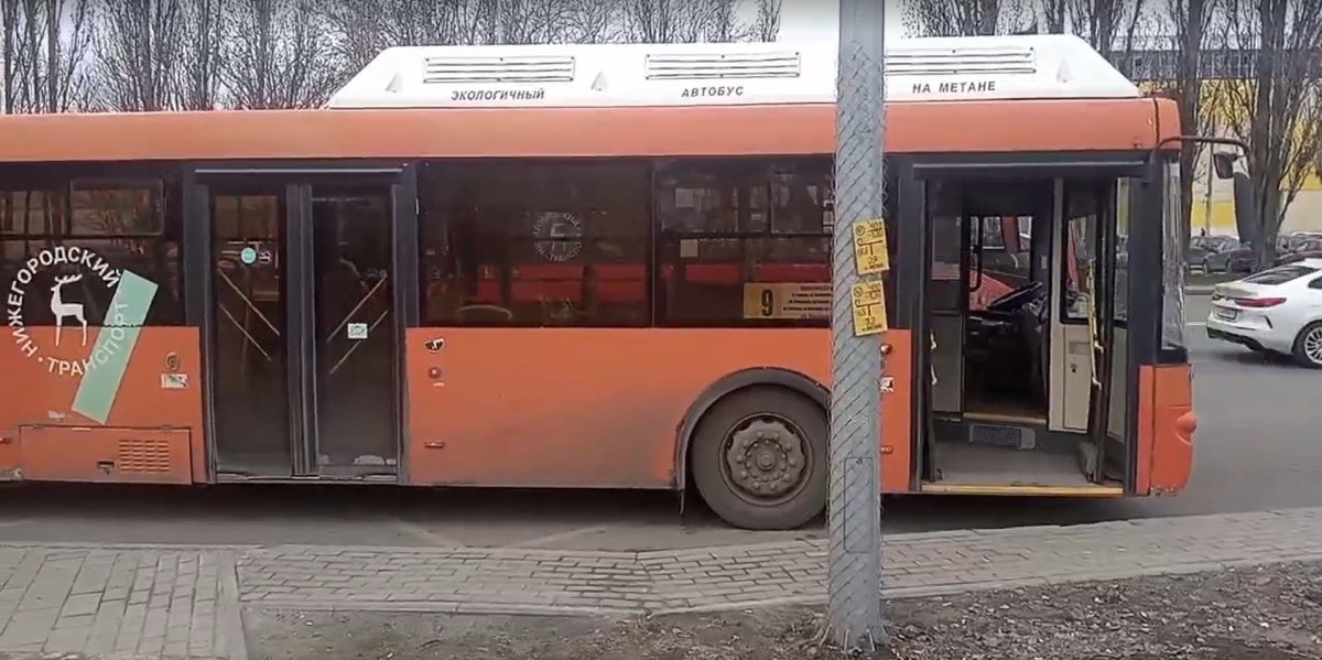 Пассажир попал в больницу после падения в нижегородском автобусе - фото 1