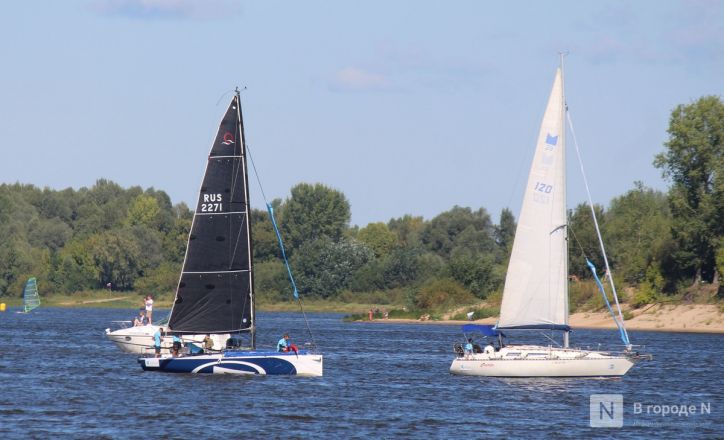 75 яхт и более 500 сапов вышли на Волгу в Нижнем Новгороде в День города - фото 78