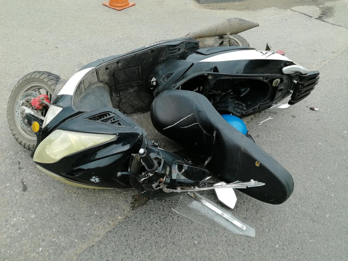 Несовершеннолетние мотоциклист и мопедист попали в аварию в Гагинском районе - фото 1
