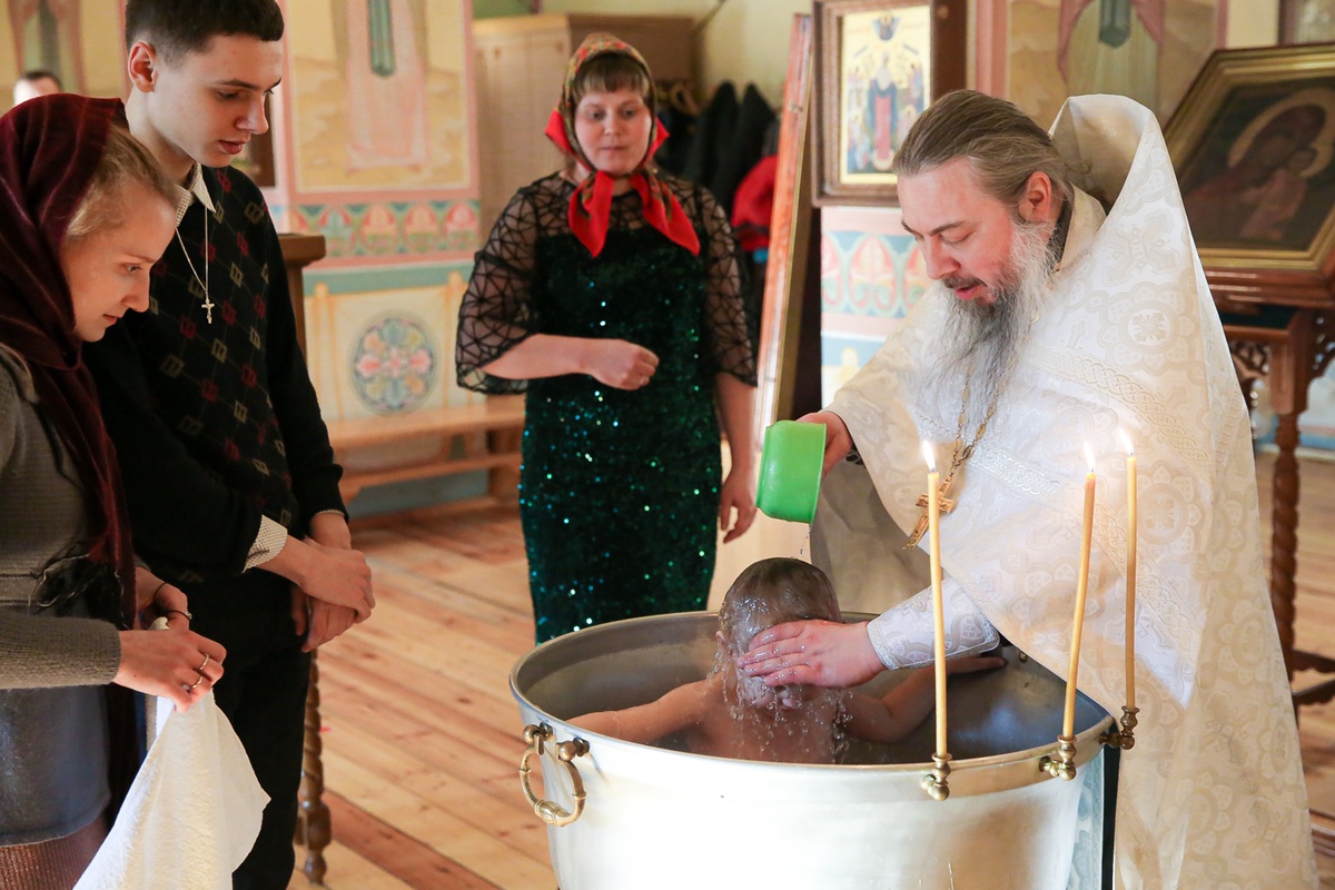 Трех детей из Донбасса крестили в Нижегородской области - фото 1