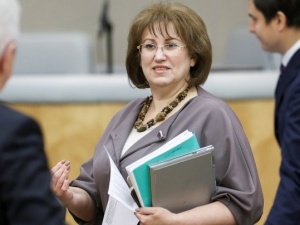 «Одни долги по кредитной карте»: депутат Госдумы пожаловалась на низкую зарплату