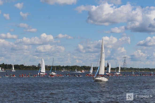 75 яхт и более 500 сапов вышли на Волгу в Нижнем Новгороде в День города - фото 42
