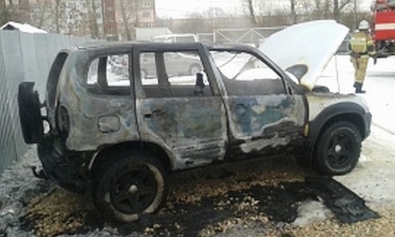 Автомобиль загорелся на Московском шоссе из-за неисправной электропроводки