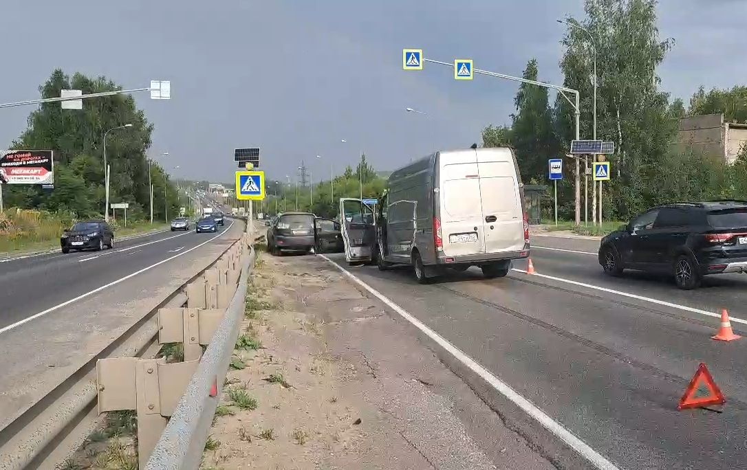 Три машины столкнулись в Нижнем Новгороде: есть пострадавший - фото 1