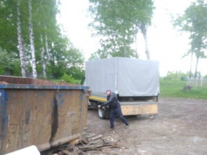 Незаконную свалку строительного мусора обнаружили в поселке Гнилицы
