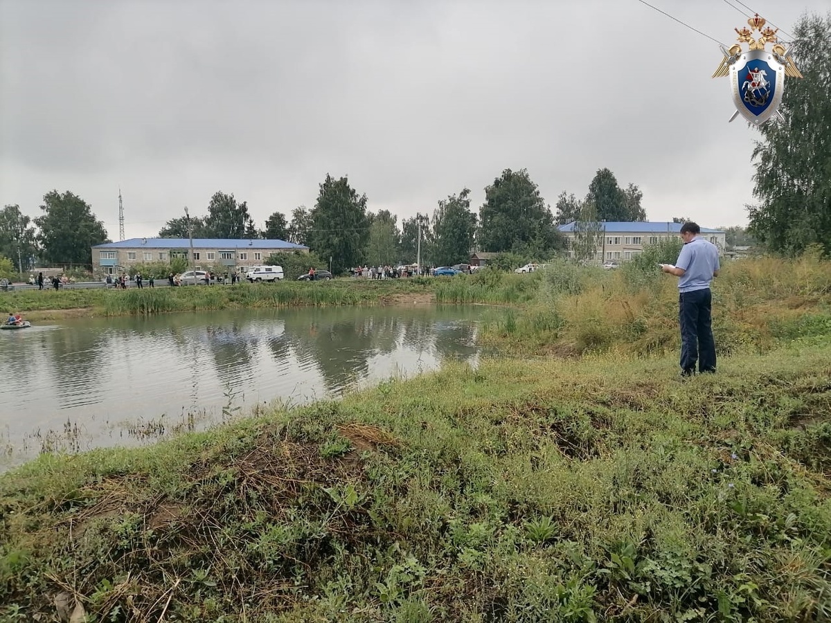 СК выясняет обстоятельства гибели двух человек в пруду в сеченовском пруду - фото 1