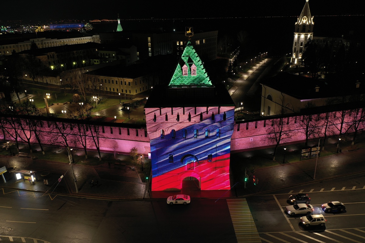 Праздничная подсветка озарила Нижегородской кремль 4 ноября 