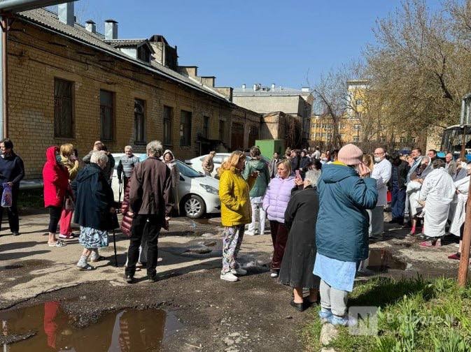 Больницу №3 в Нижнем Новгороде эвакуировали после сообщения о минировании - фото 2