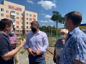 Сцену для выступлений установили в Решетихе Володарского района