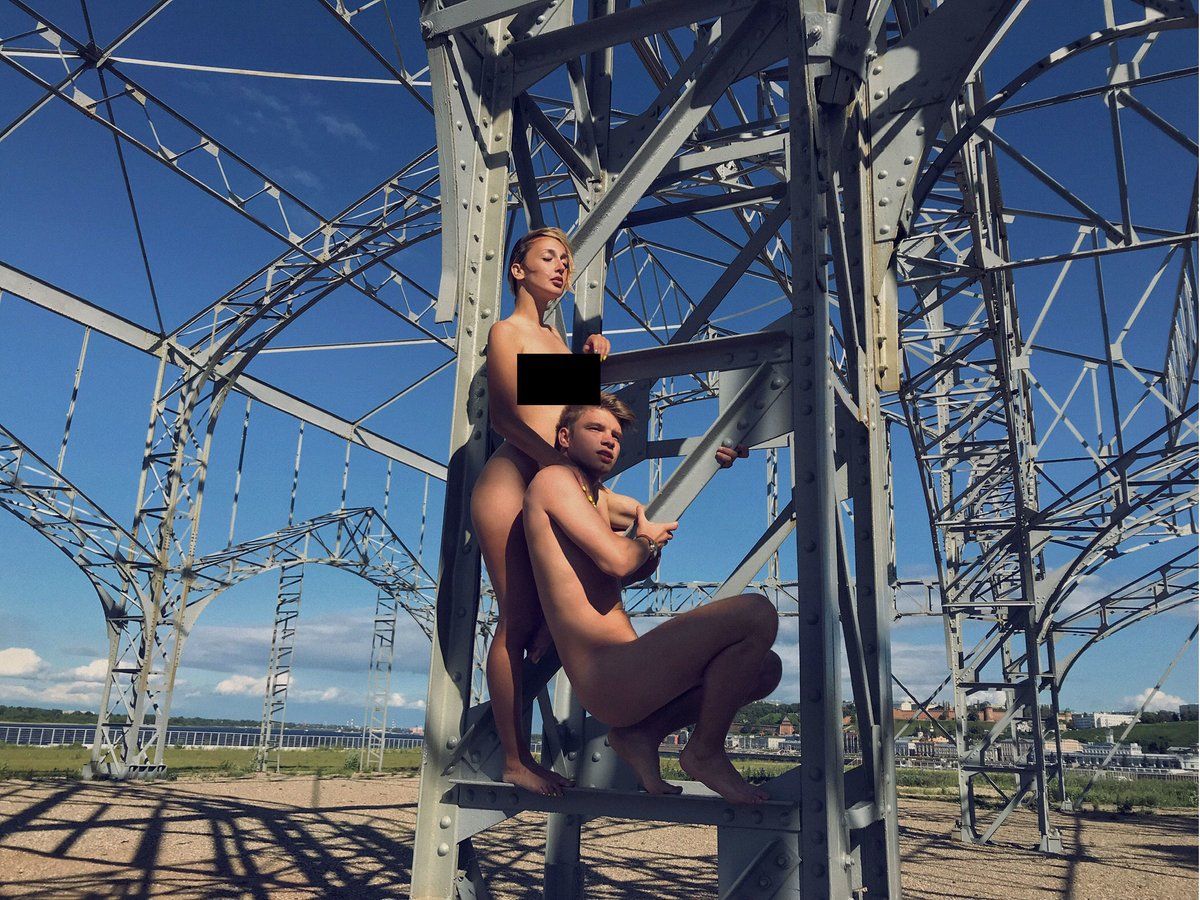 Нижегородский фотограф устроил эротическую фотосессию недалеко от собора Александра Невского - фото 1