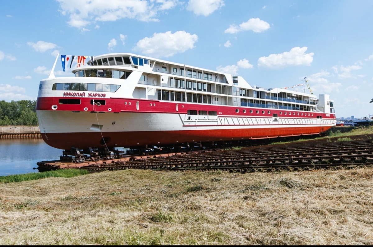 Новый круизный лайнер &laquo;Николай Жарков&raquo; спустили на воду в Нижнем Новгороде - фото 1
