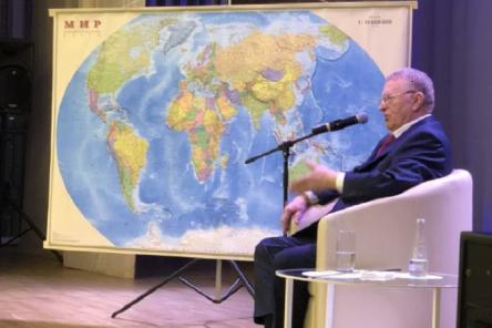 Владимир Жириновский читает лекцию в ННГУ