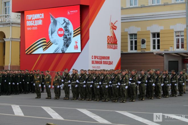 Фоторепортаж: парад в честь 80-й годовщины Победы прошел в Нижнем Новгороде - фото 82