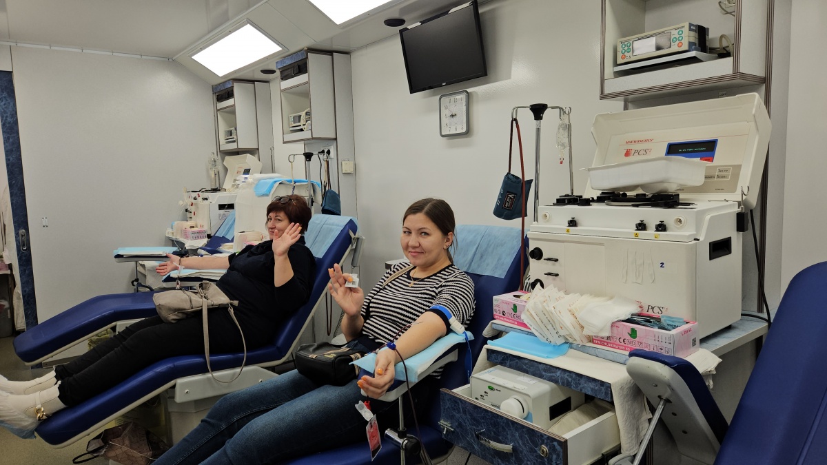 Энергетики сдали кровь в помощь нуждающимся детям и взрослым - фото 1