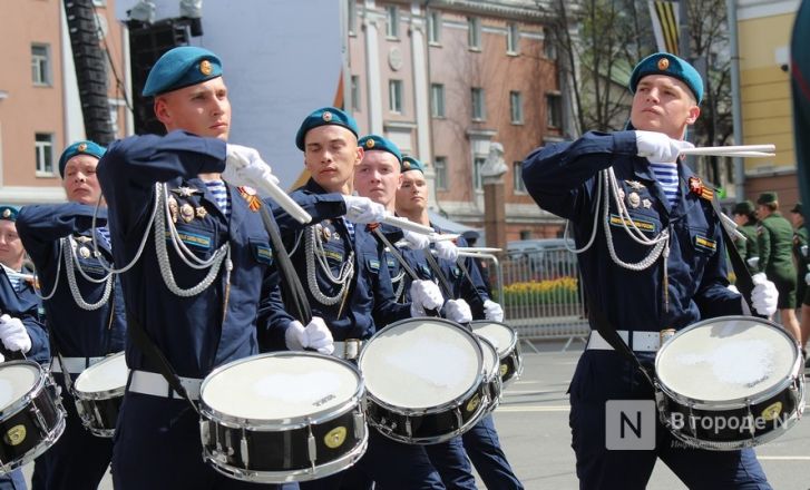 Парад и иммерсивное шоу: Нижний Новгород отметил День Победы - фото 122