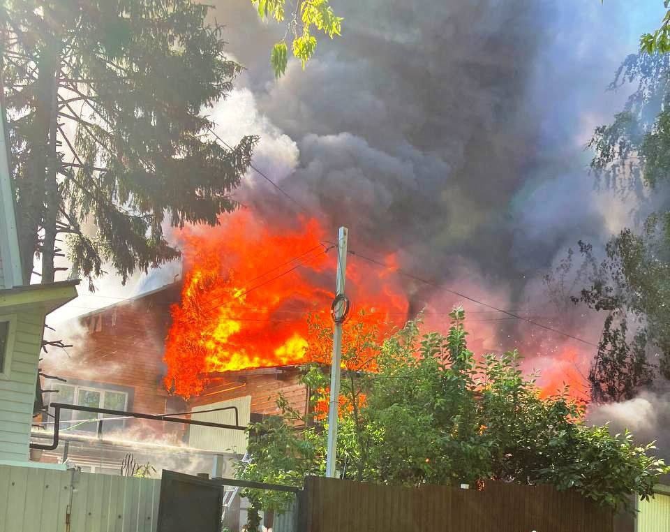 Росгвардейцы спасли взрослых и детей на пожаре в Советском районе - фото 1