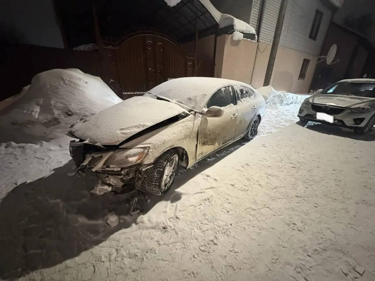 Lexus и пригородная электричка столкнулись в Нижнем Новгороде - фото 2