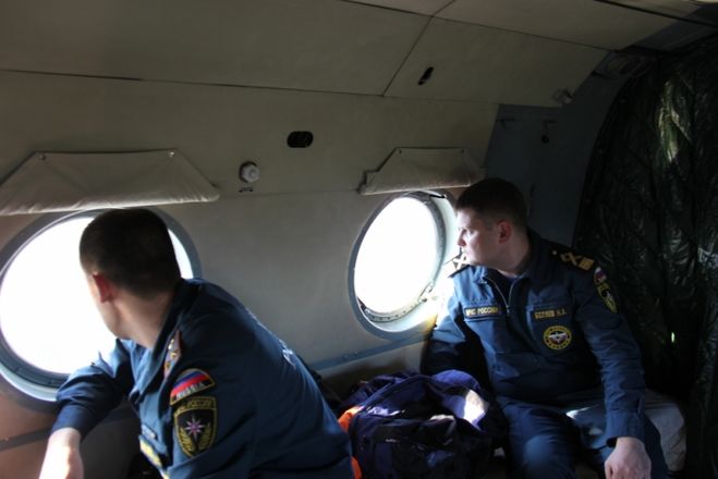 Сотрудники МЧС контролируют половодье в Нижегородской области с вертолета (ФОТО) - фото 7