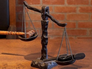 В Чкаловском районе двое детей попали в больницу из-за издевательств матери